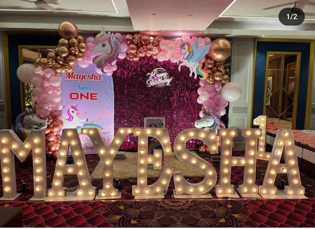 Decoration with theme