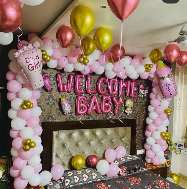 Gate shape welcome girl
