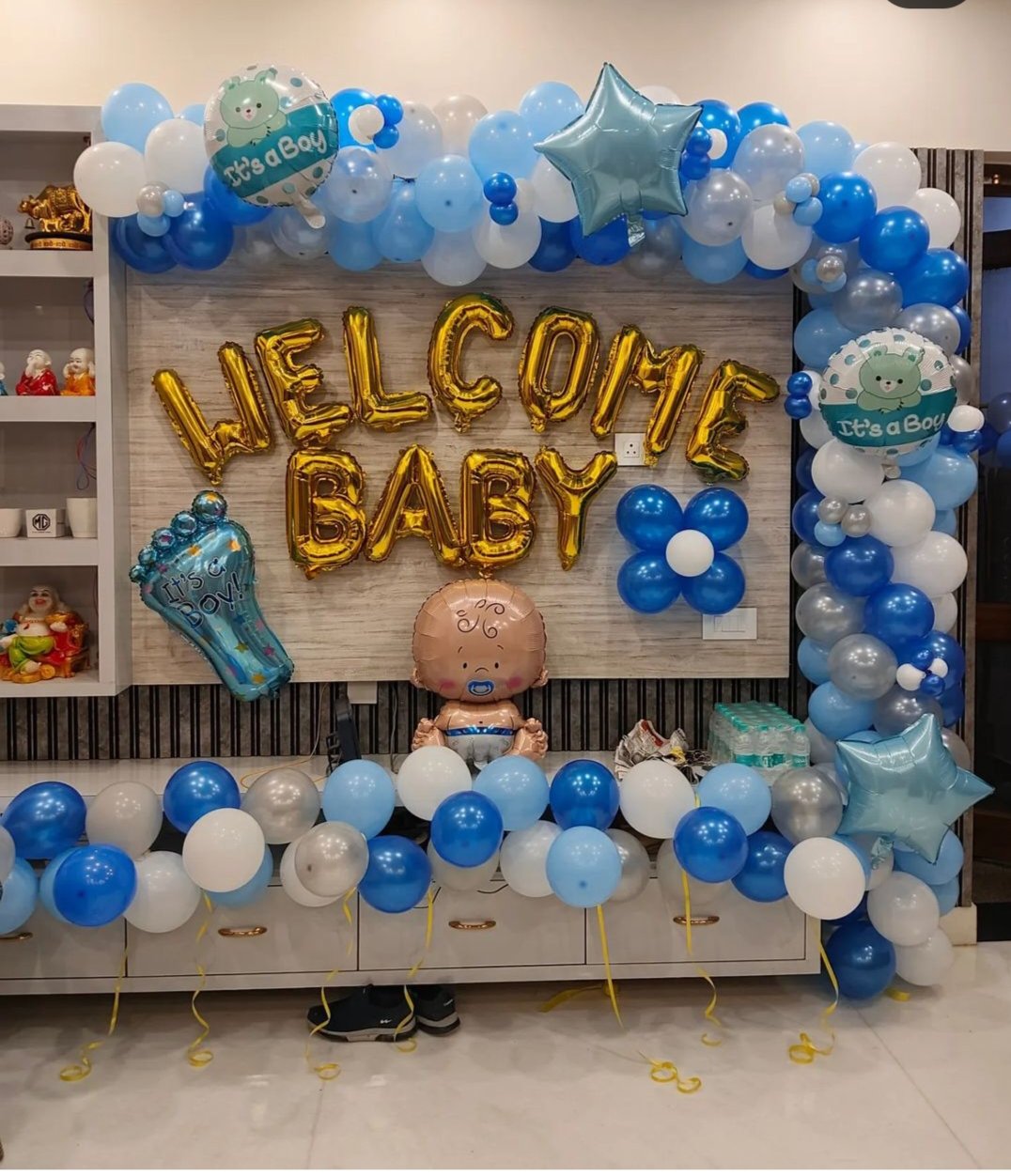 Simple welcome boy decor