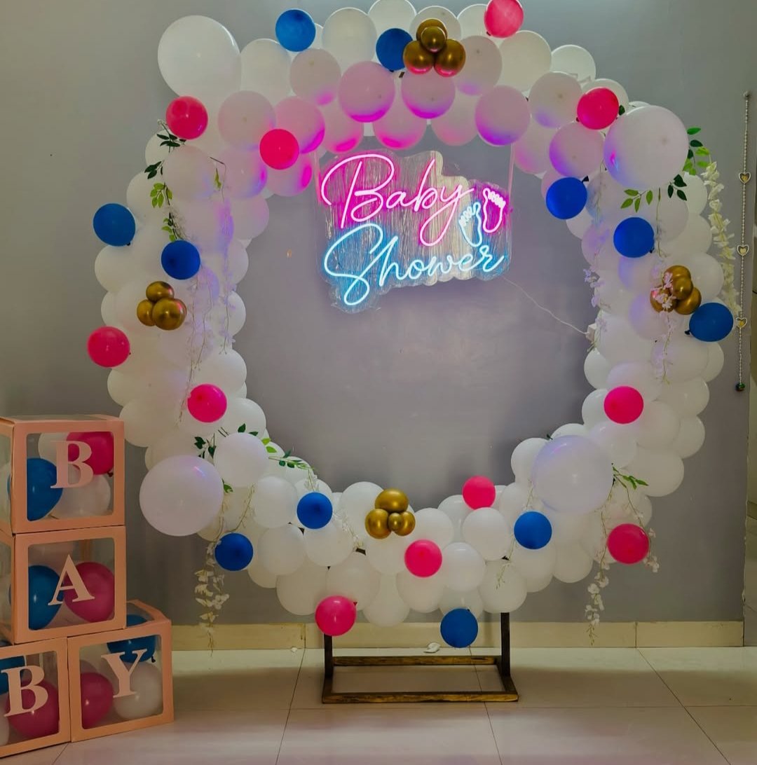 baby shower design in white balloons