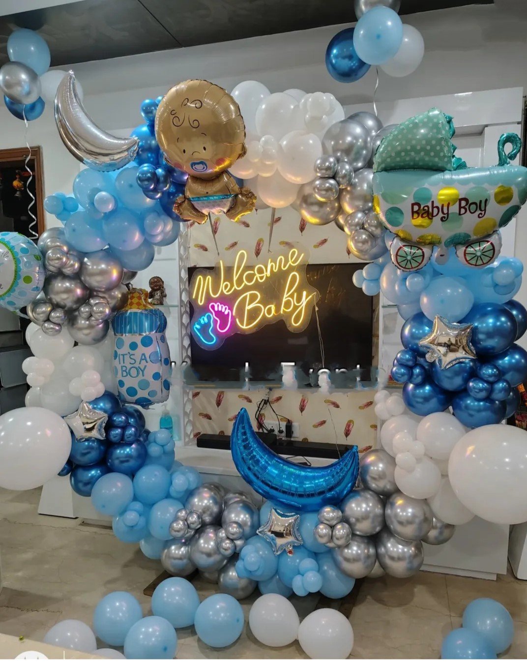 welcome decoration with moon